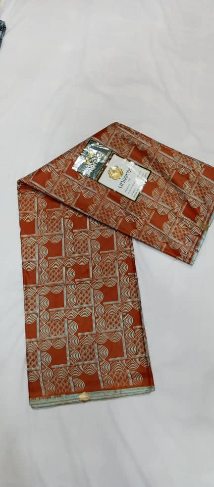 UW-002 · Terracotta et beige