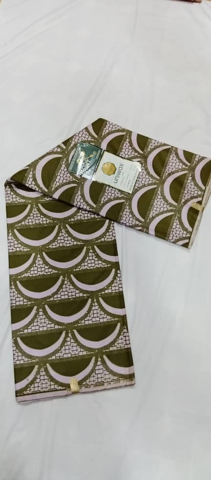 UW-014 · Vert olive et crème