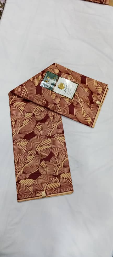 UW-018 · Terracotta et beige