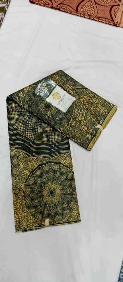 UW-023 · Vert olive et noir