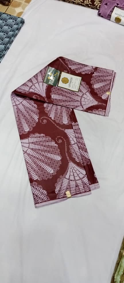UW-024 · Mauve et crème