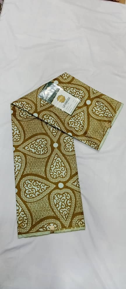 UW-034 · Beige doré et blanc