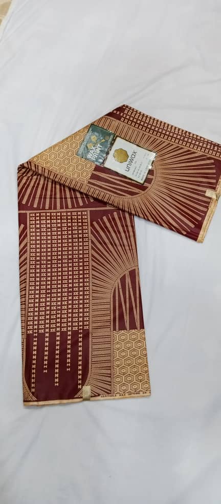 UW-037 · Bordeaux et beige