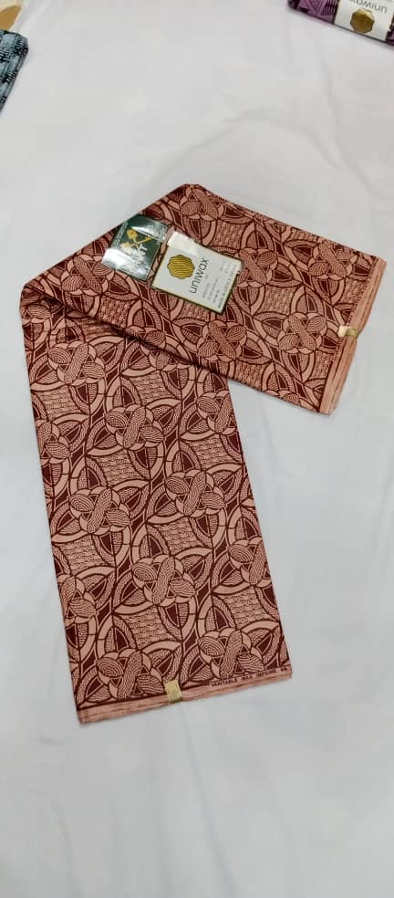 UW-040 · Terracotta et brun