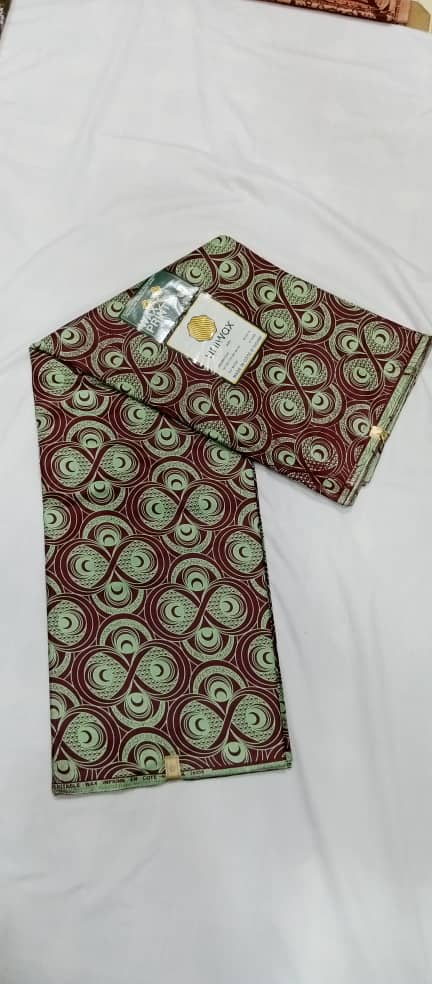 UW-045 · Vert olive et bordeaux