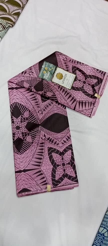 UW-046 · Rose et noir