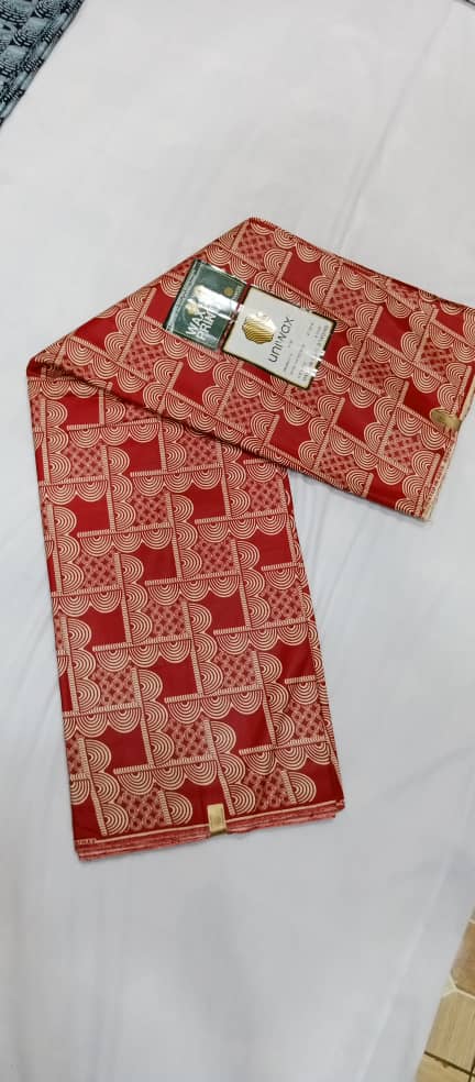 UW-048 · Rouge et beige