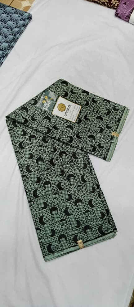UW-052 · Gris vert et noir