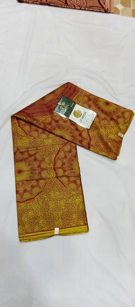 UW-053 · Ocre et terracotta