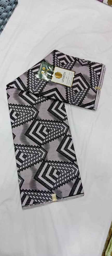 UW-055 · Noir et blanc
