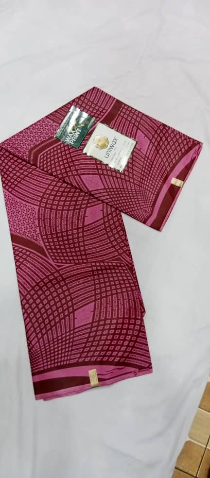 UW-064 · Fuchsia et bordeaux