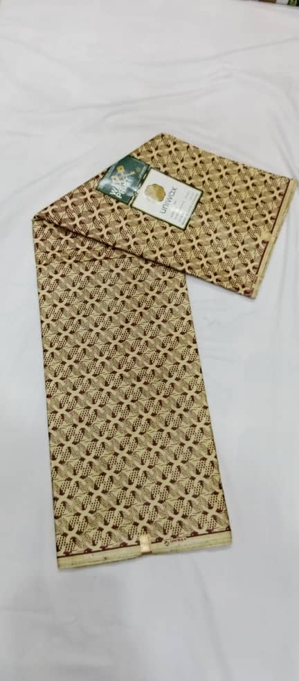 UW-070 · Beige doré et brun