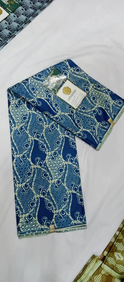 UW-071 · Bleu roi et blanc