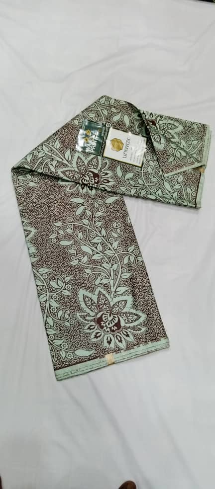 UW-072 · Gris vert et blanc