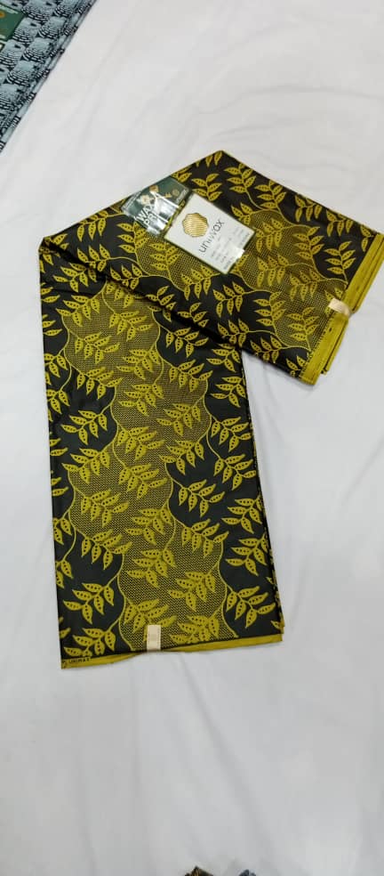 UW-074 · Noir et jaune