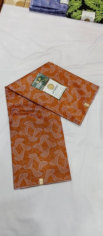 UW-076 · Orange et gris