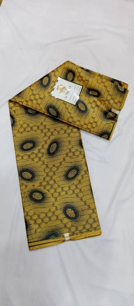 UW-077 · Ocre et noir