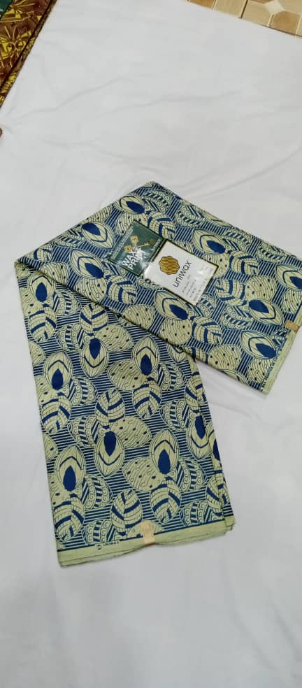 UW-082 · Bleu gris et vert anis