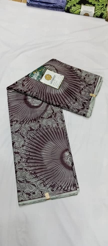 UW-083 · Gris mauve et noir