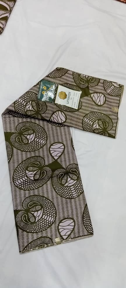 UW-091 · Gris olive et brun