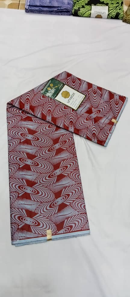 UW-097 · Gris rosé et bordeaux